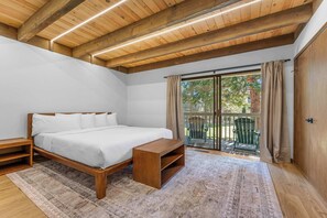 Iron/ironing board, WiFi, bed sheets - Renovated Condo with Pool, walk to Lake (Kings Beach)