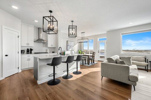 Large Single Detached House with Pool Table, King Bed & More