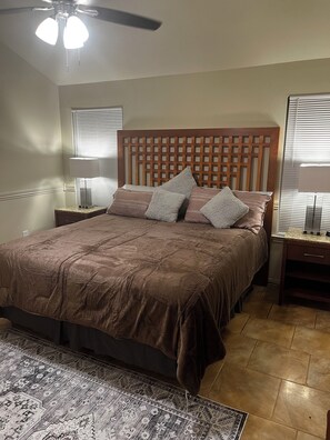 3 bedrooms, desk, iron/ironing board, free WiFi