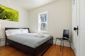 Room - Comfortable Crescentwood Bungalow | 3 Bed | 2 Bath | (Winnipeg)