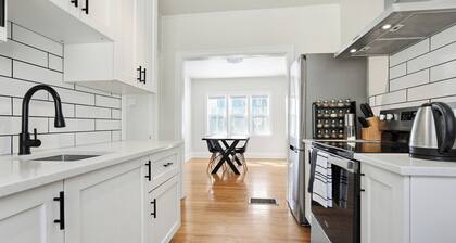 Comfortable Crescentwood Bungalow | 3 Bed | 2 Bath |