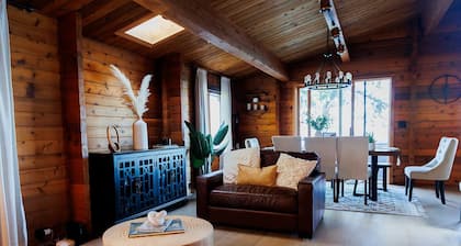 Oceanview Retreat Spacious Cabin For Reunions and Large Groups