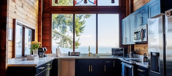 Oceanview Retreat Spacious Cabin For Reunions and Large Groups
