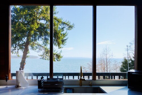 Oceanview Retreat Spacious Cabin For Reunions and Large Groups