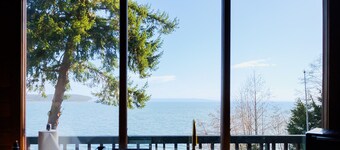 Oceanview Retreat Spacious Cabin For Reunions and Large Groups