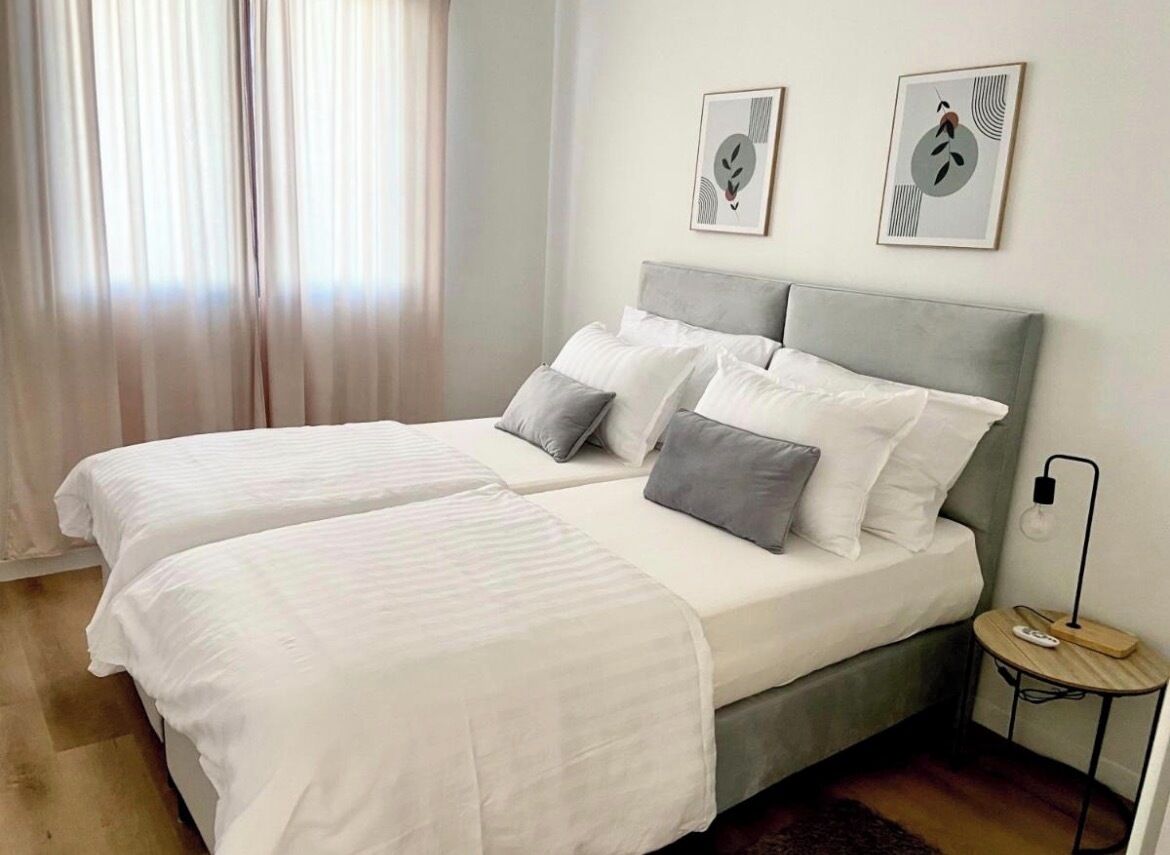 Apartamento Deluxe, no fumadores, baño privado | Caja fuerte, cortinas opacas, tabla de planchar con plancha