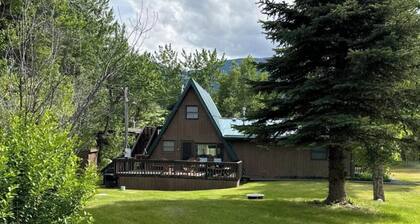 Nye, MT- Relax in this 2-bedroom cabin in charming Nye for your getaway