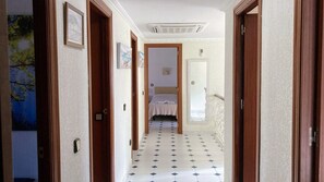 7 bedrooms, iron/ironing board, WiFi, bed sheets
