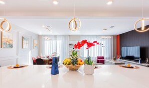 Dining - Amazing 5-bedroom house with AC in charming Las Vegas (Las Vegas)