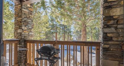 Closest Condo to Eagle Lift - King, Bunk, Fireplace, Garage Pkg & Dog Friendly!