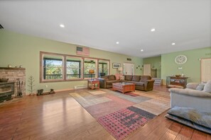 Smart TV, fireplace, stereo - Spacious 9BR Catskills Retreat • Views + Game Room (Andes)