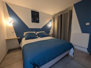 2 bedrooms, iron/ironing board, travel cot, free WiFi