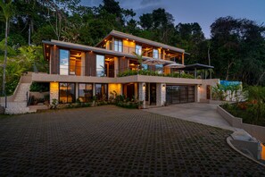House - Riverstone Elevated Living Near Beach Town (Bahía Ballena)