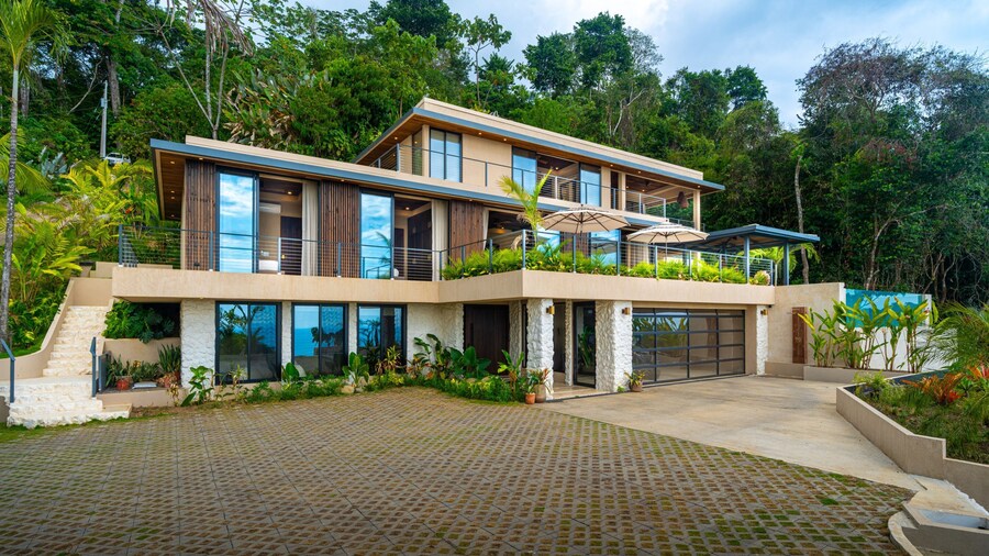 Riverstone Elevated Living Near Beach Town