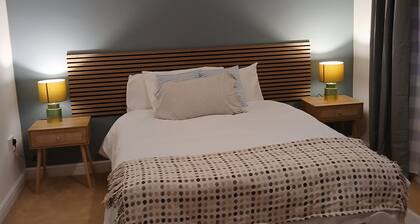 Modern Coastal home, family and dog friendly