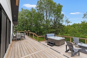 Outdoor dining - Shediac River Cottage- hot tub and private dock! (Shediac)