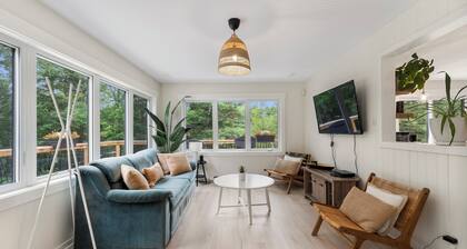 Shediac River Cottage- hot tub and private dock!