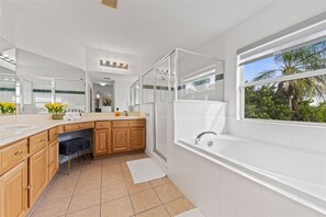Hair dryer, towels, soap, toilet paper - Spacious 4BR Disney Pool Home • Mini Golf & Game Room (Davenport)
