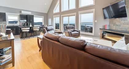 Tidal Bay Chalet - Ocean view*HOT TUB*games room