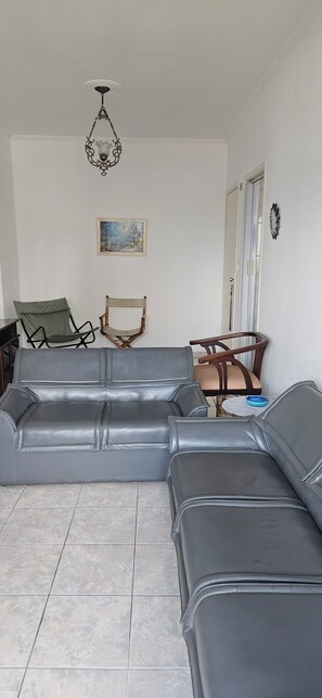 Living area - Venham conhecer my wonderfull beach place,localizado a um bloco  meio da praia,. (Praia Grande)