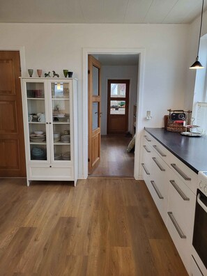 Refrigerador, horno, parrilla de estufa y lavavajillas 