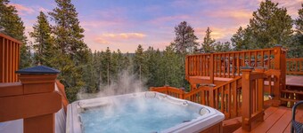 Eco Friendly Cabin with Hot Tub + Golden Gate Canyon Views