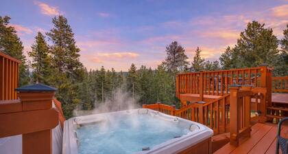 Eco Friendly Cabin with Hot Tub + Golden Gate Canyon Views