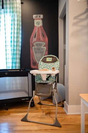 Children's area - Bright & Happy Escape w/ Off-Street Parking (Pittsburgh)