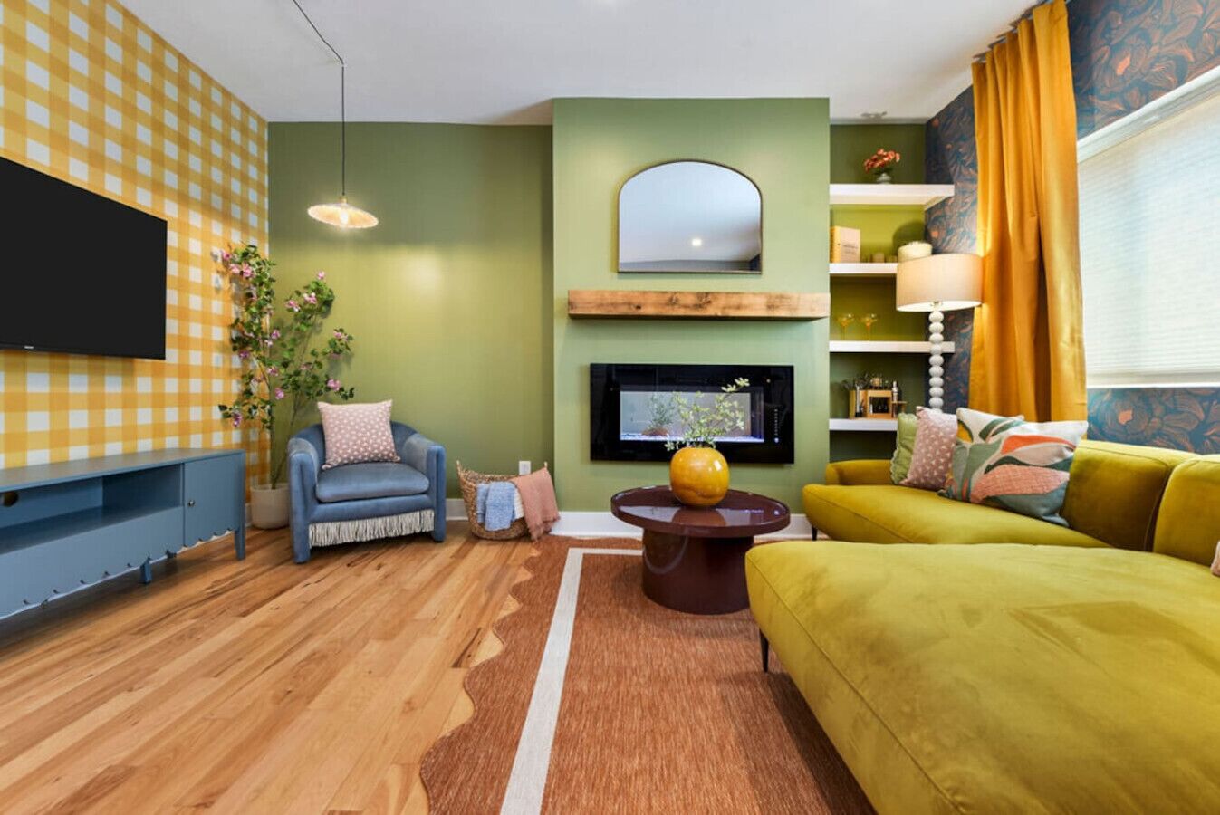 TV, fireplace, stereo