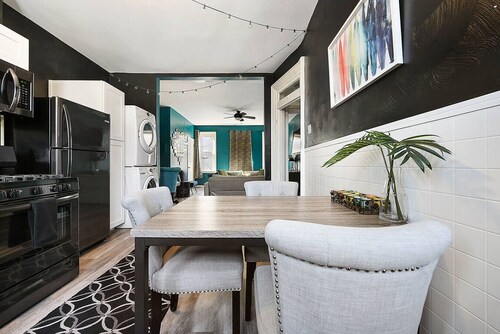 M&J - 2615 Jane · Colorful Southside gem! Off-street parking!