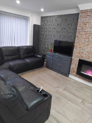 Living area - Entire 3 Bedroom House (Wythenshawe)