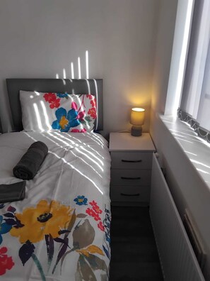 Room - Entire 3 Bedroom House (Wythenshawe)