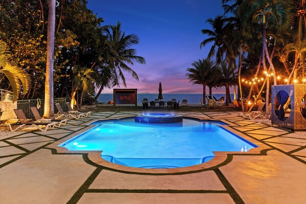 Pool - Luxe Beachfront Villa (Islamorada)