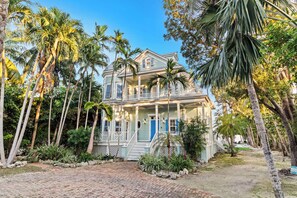 Exterior - Luxe Beachfront Villa (Islamorada)