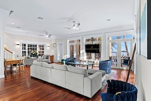 Deluxe Villa | Living area - Luxe Beachfront Villa (Islamorada)