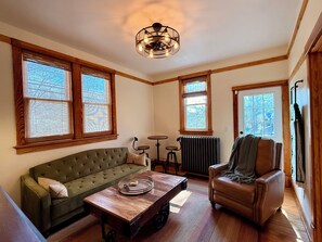 Living area - NFL Draft Stay "The Little Gallimaufry House" (Pittsburgh)