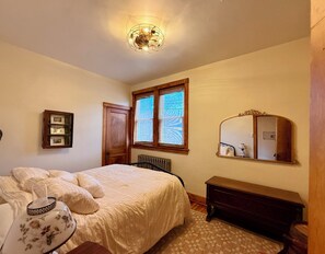 2 slaapkamers, een strijkplank/strijkijzer, wifi, beddengoed