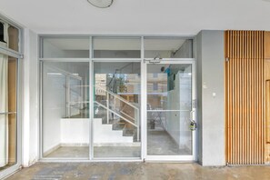 Interior - Calle Cerra Getaway 3BR w/ Balcony (San Juan)