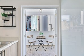 Interior - Calle Cerra Getaway 3BR w/ Balcony (San Juan)