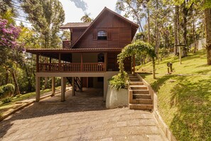 House, Smoking | 4 bedrooms - Casa com Lareira e 3 su tes no Parque das Fontes (Campos do Jordão)