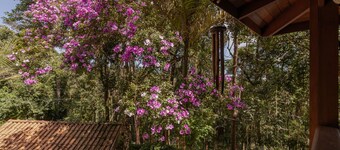 Casa com Lareira e 3 su tes no Parque das Fontes