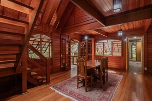 House, Smoking | 4 bedrooms - Casa com Lareira e 3 su tes no Parque das Fontes (Campos do Jordão)