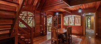 Casa com Lareira e 3 su tes no Parque das Fontes