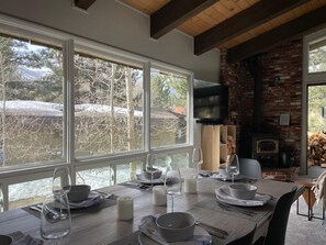 Dining - Stay at Château Barracuda! 3/2 [sleeps 8-12] in Mammoth Lakes, Stylish & Bright! (Mammoth Lakes)