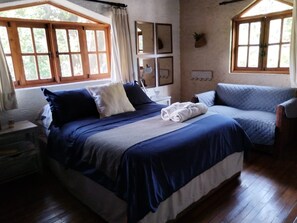 3 bedrooms, desk, iron/ironing board, free WiFi