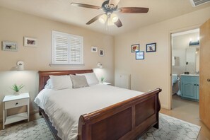 6 bedrooms, desk, iron/ironing board, free WiFi