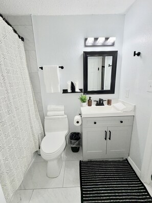 Bathroom - King Suite-Full Kitchen• W/D • Near Airport & DTWN (Tampa)