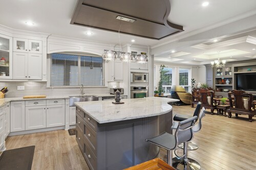 Bright & Spacious 4BR Retreat in Heart of Langley