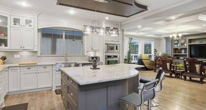 Bright & Spacious 4BR Retreat in Heart of Langley