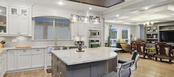 Bright & Spacious 4BR Retreat in Heart of Langley